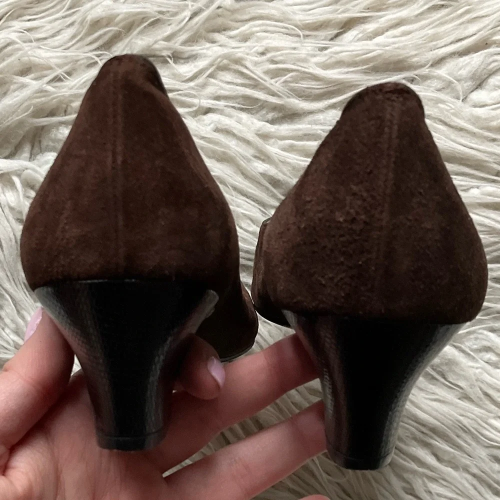 Salvatore Ferragamo Brown Suede Leather Snake Embossed Toe Cap Pump Heels Size 8